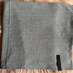Lululemon Vinyasa Scarf Heathered Herringbone Gray Black Snaps OS